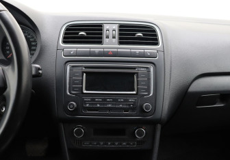 Подержанный автомобиль Volkswagen Polo Sedan 2013 года (17 фото)