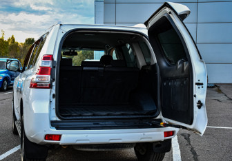 Подержанный автомобиль Toyota Land Cruiser Prado 2014 года (14 фото)