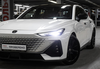 Подержанный автомобиль Changan UNI-V 2024 года (29 фото)