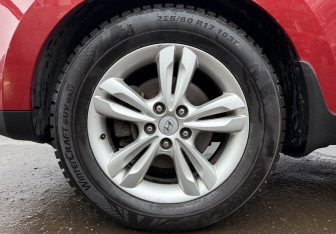 Подержанный автомобиль Hyundai ix35 2010 года (9 фото)