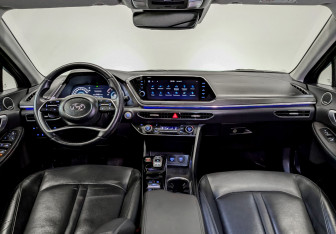 Подержанный автомобиль Hyundai Sonata 2022 года (14 фото)