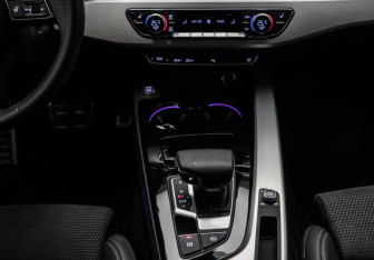 Подержанный автомобиль Audi A4 Sedan 2020 года (17 фото)