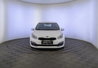 Подержанный автомобиль Kia Ceed Hatchback 2016 года (2 фото)