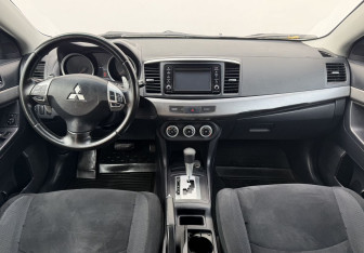 Подержанный автомобиль Mitsubishi Lancer Sedan 2008 года (12 фото)