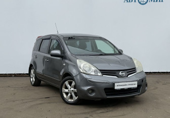 Подержанный автомобиль Nissan Note 2011 года (3 фото)