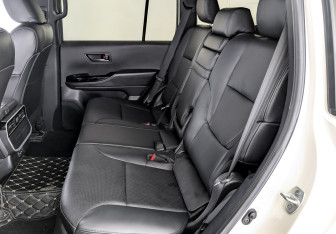 Подержанный автомобиль Toyota Land Cruiser Suv 2021 года (12 фото)