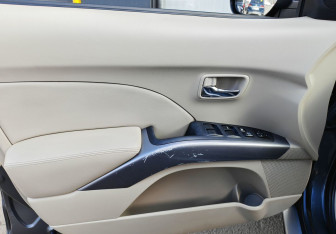 Подержанный автомобиль Citroen C-Crosser 2008 года (15 фото)