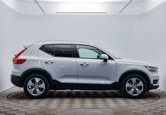 Подержанный автомобиль Volvo XC40 2018 года (6 фото)