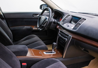 Подержанный автомобиль Nissan Teana 2010 года (10 фото)