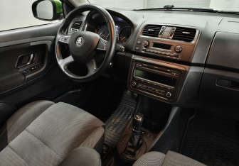 Подержанный автомобиль Skoda Fabia Hatchback 2013 года (10 фото)