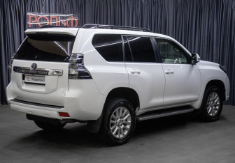 Подержанный автомобиль Toyota Land Cruiser Prado 2014 года (5 фото)