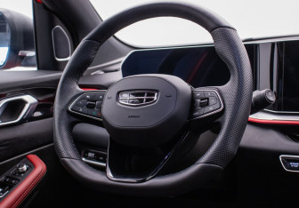 Подержанный автомобиль Geely Coolray 2024 года (15 фото)