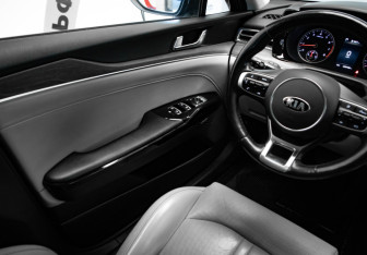 Подержанный автомобиль Kia K5 2021 года (16 фото)