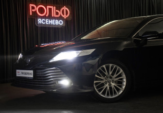Подержанный автомобиль Toyota Camry Sedan 2020 года (24 фото)