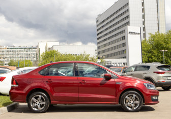 Подержанный автомобиль Volkswagen Polo Sedan 2018 года (3 фото)