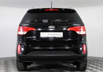 Подержанный автомобиль Kia Sorento 2013 года (6 фото)