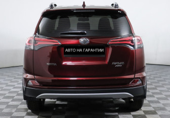 Подержанный автомобиль Toyota RAV4 2018 года (4 фото)