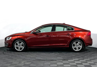 Подержанный автомобиль Volvo S60 2014 года (8 фото)