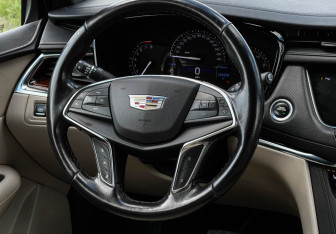 Подержанный автомобиль Cadillac XT5 2019 года (14 фото)