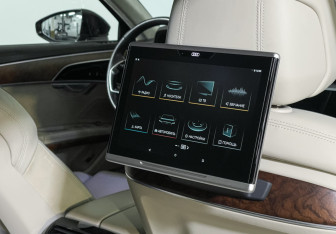 Подержанный автомобиль Audi A8 2020 года (19 фото)