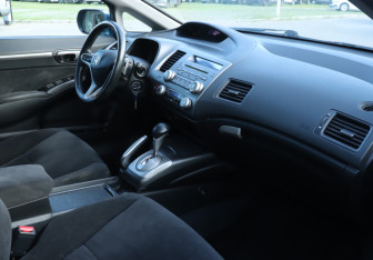 Подержанный автомобиль Honda Civic Sedan 2011 года (9 фото)