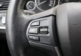 Подержанный автомобиль BMW X3 2012 года (16 фото)