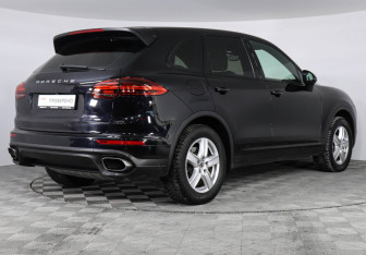Подержанный автомобиль Porsche Cayenne 2014 года (5 фото)