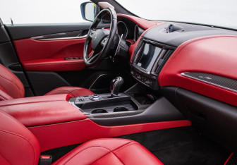 Подержанный автомобиль Maserati Levante 2017 года (9 фото)