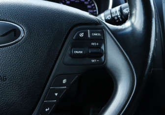 Подержанный автомобиль Kia Cerato Coupe 2013 года (20 фото)