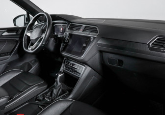 Подержанный автомобиль Volkswagen Tiguan 2021 года (9 фото)