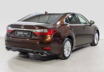 Подержанный автомобиль Lexus ES 2018 года (5 фото)