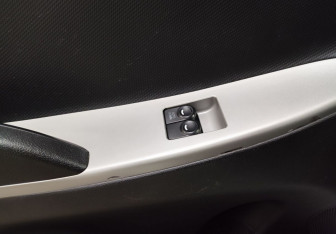 Подержанный автомобиль Hyundai Solaris Sedan 2013 года (17 фото)