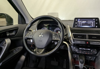 Подержанный автомобиль Mitsubishi Eclipse Cross 2018 года (27 фото)