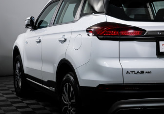 Подержанный автомобиль Geely Atlas Pro 2024 года (20 фото)