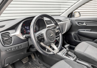 Подержанный автомобиль Kia Rio Hatchback 2021 года (16 фото)