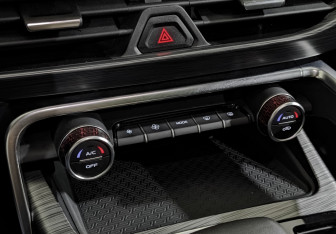 Подержанный автомобиль Geely Tugella 2023 года (21 фото)
