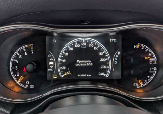 Подержанный автомобиль Jeep Grand Cherokee 2019 года (16 фото)