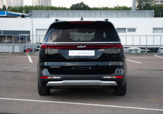 Подержанный автомобиль Kia Carnival 2022 года (6 фото)