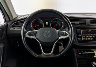 Подержанный автомобиль Volkswagen Tiguan 2021 года (21 фото)