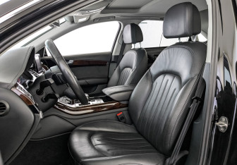 Подержанный автомобиль Audi A8 2013 года (20 фото)