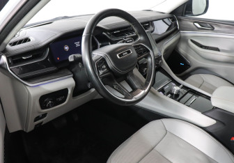 Подержанный автомобиль Jeep Grand Cherokee 2022 года (9 фото)