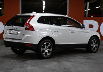 Подержанный автомобиль Volvo XC60 2010 года (5 фото)