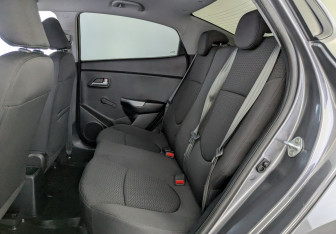 Подержанный автомобиль Kia Rio Sedan 2017 года (10 фото)