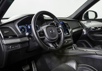 Подержанный автомобиль Volvo XC90 2021 года (12 фото)