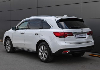 Подержанный автомобиль Acura MDX 2014 года (6 фото)
