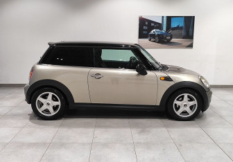 Подержанный автомобиль MINI Hatch 2008 года (4 фото)