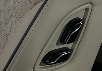 Подержанный автомобиль Voyah Dream 2024 года (20 фото)