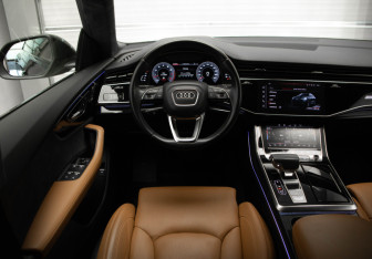 Подержанный автомобиль Audi Q8 2019 года (9 фото)