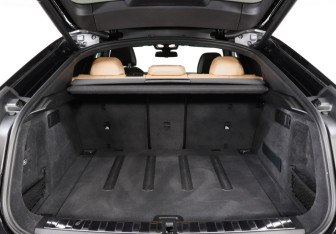 Подержанный автомобиль BMW X6 2024 года (9 фото)