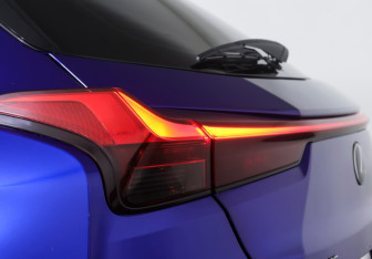 Подержанный автомобиль Lexus UX 2019 года (20 фото)